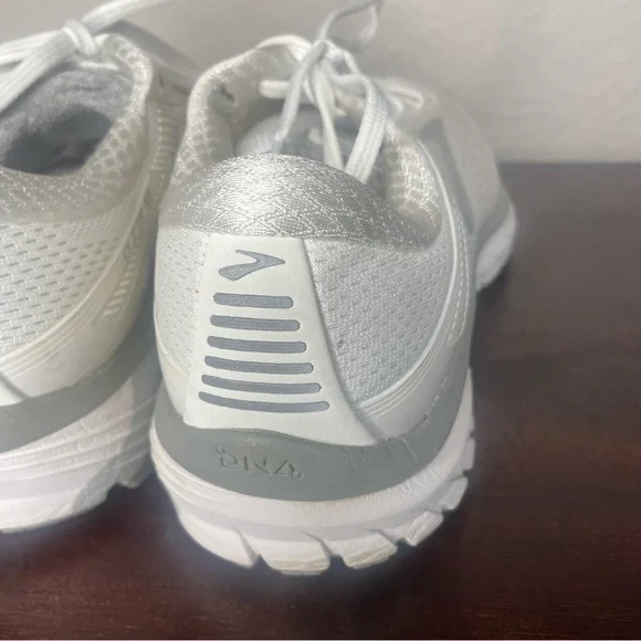 Brooks Adrenaline GTS 18 White Sneaker Size 9 - Picture 7 of 15